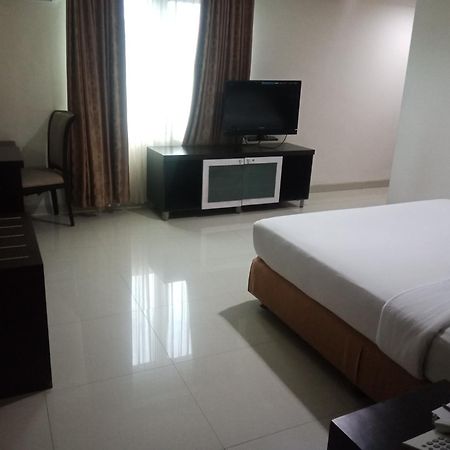 Manise Hotel Ambon Exterior photo