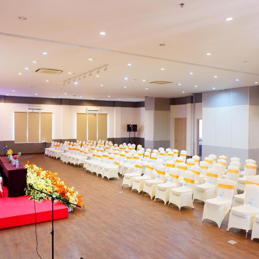 Manise Hotel Ambon Exterior photo