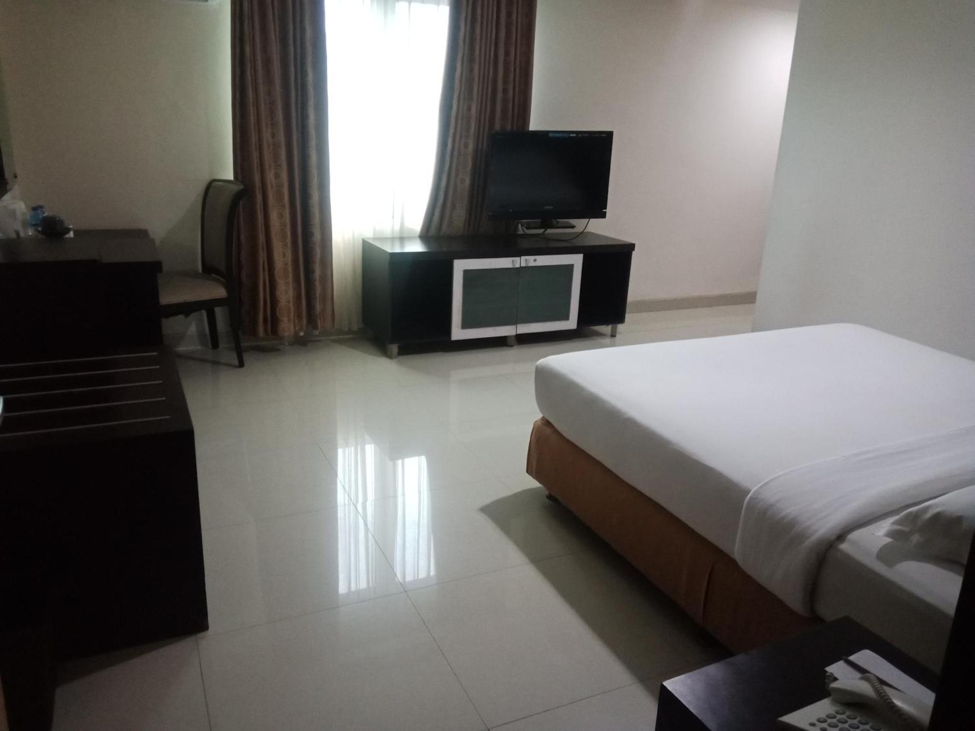 Manise Hotel Ambon Exterior photo