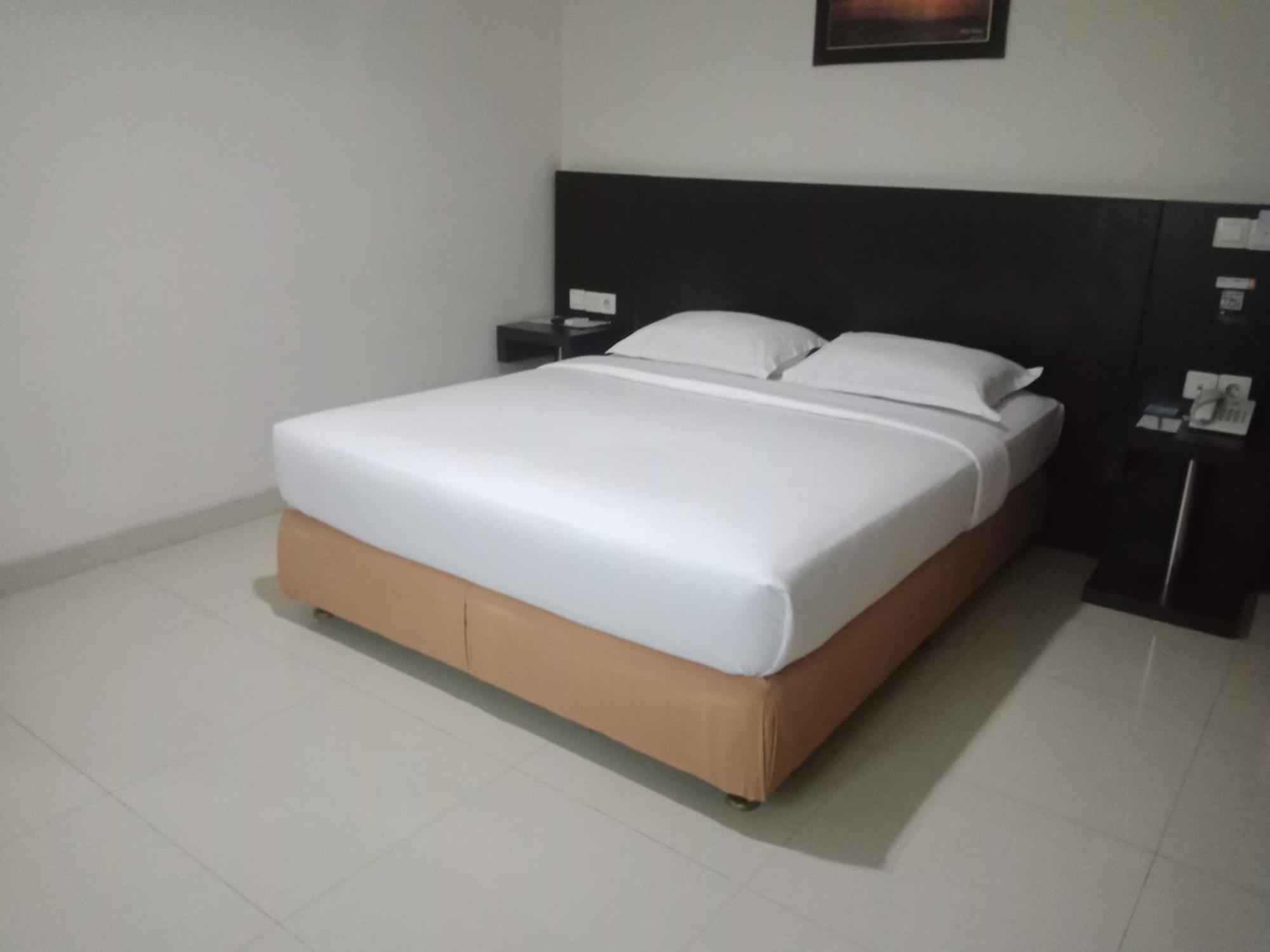 Manise Hotel Ambon Exterior photo