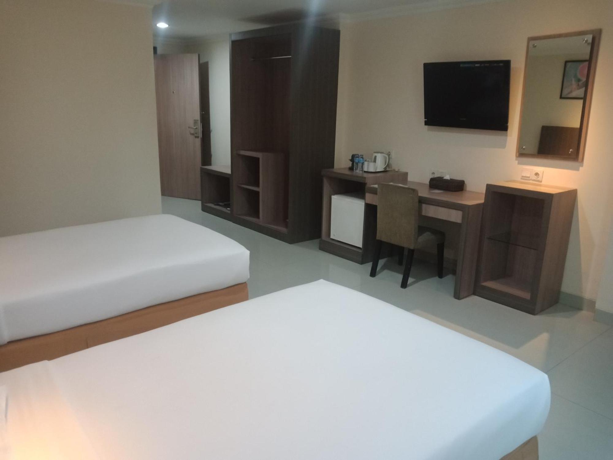 Manise Hotel Ambon Exterior photo