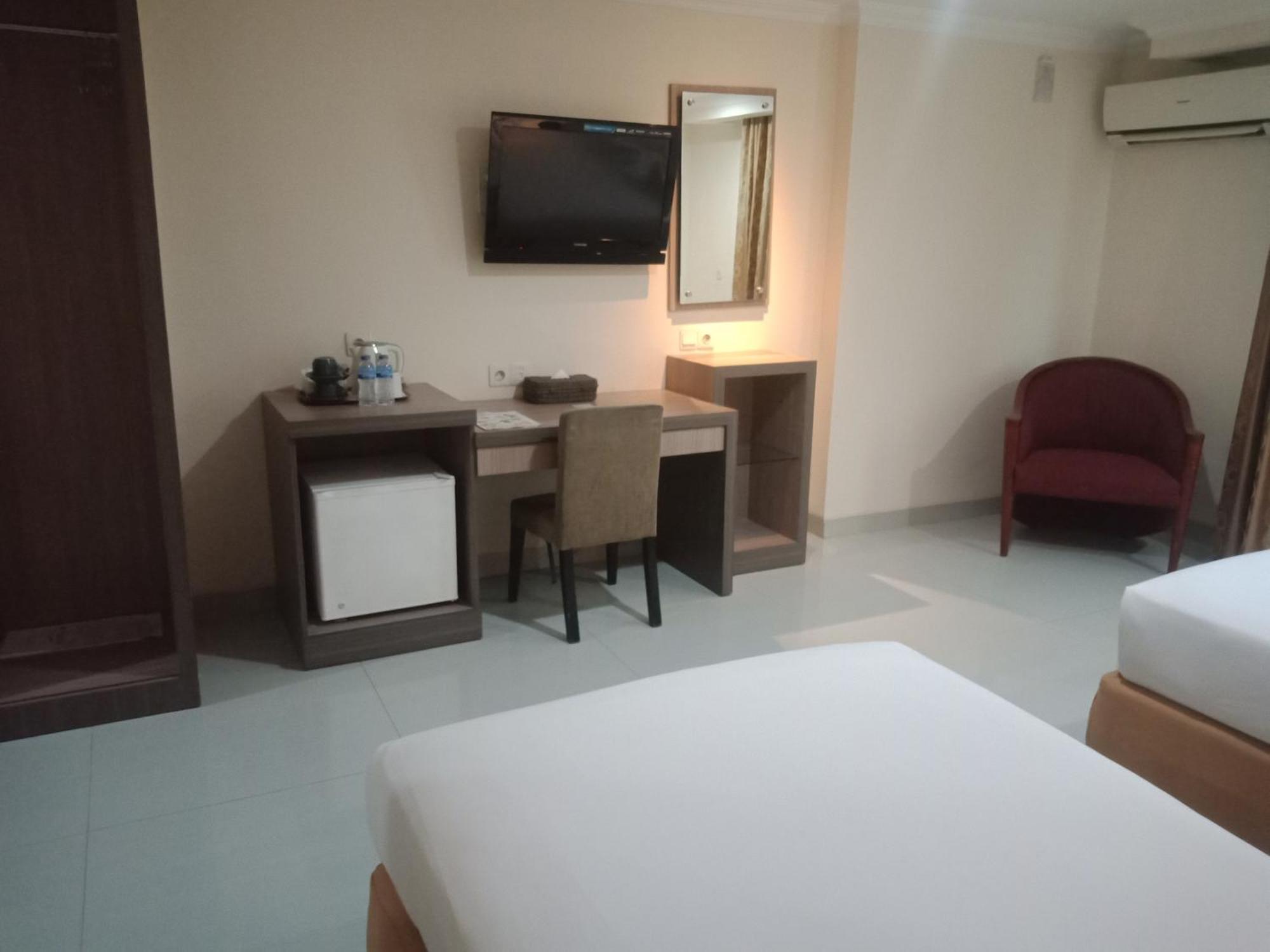 Manise Hotel Ambon Exterior photo