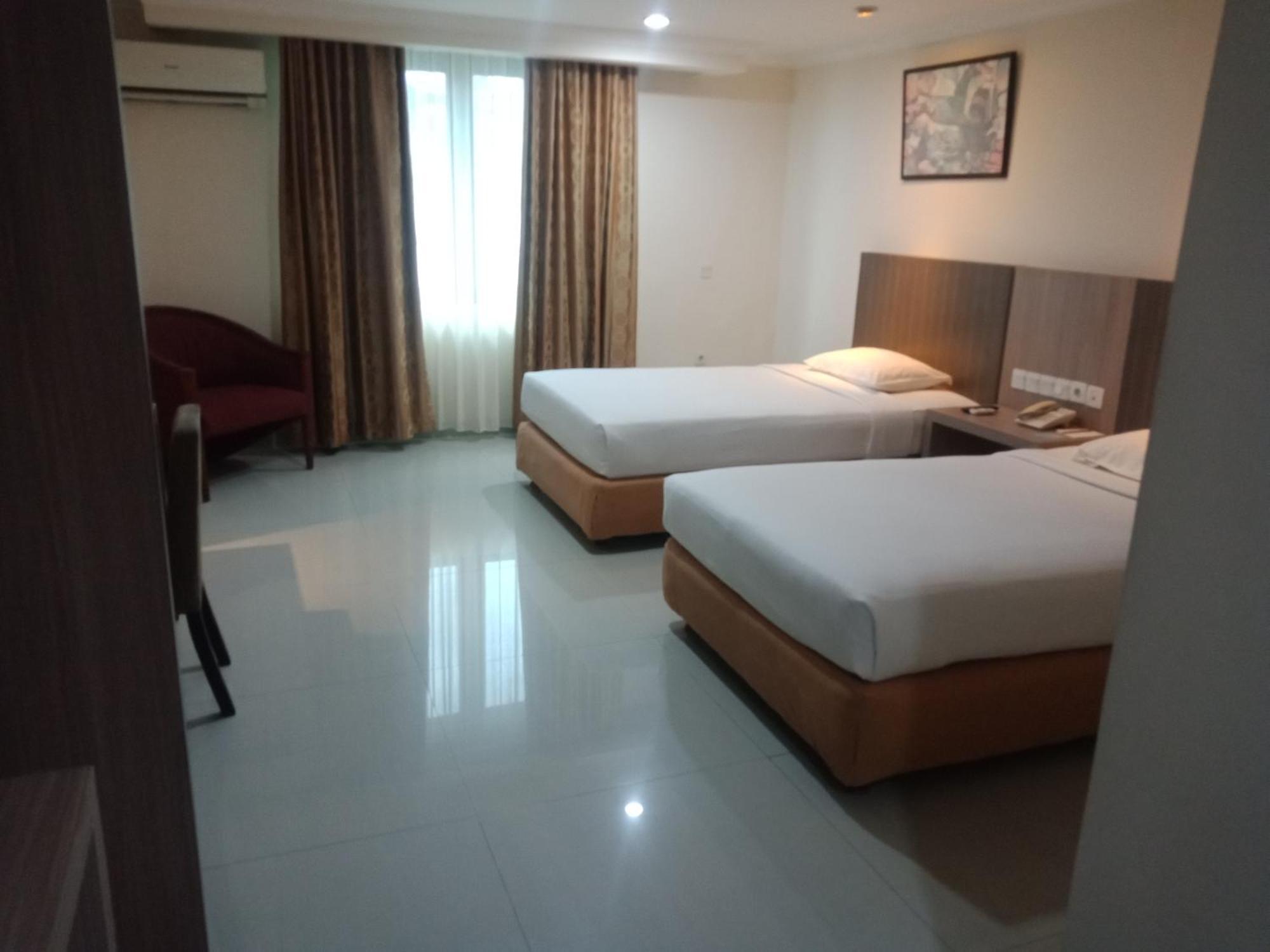 Manise Hotel Ambon Exterior photo