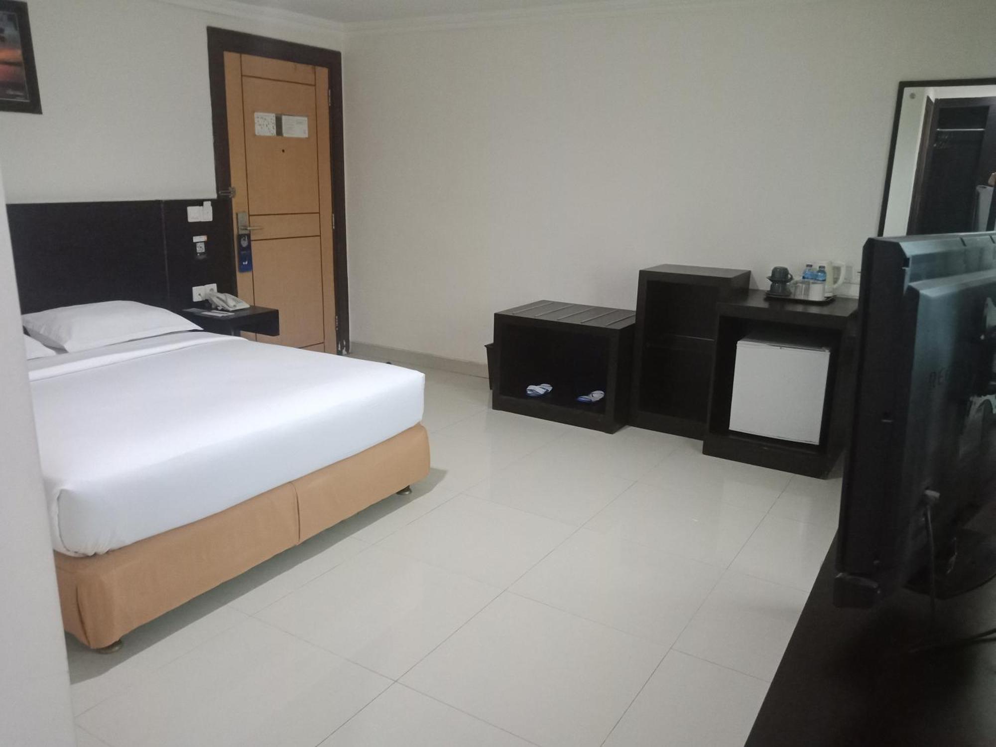 Manise Hotel Ambon Exterior photo