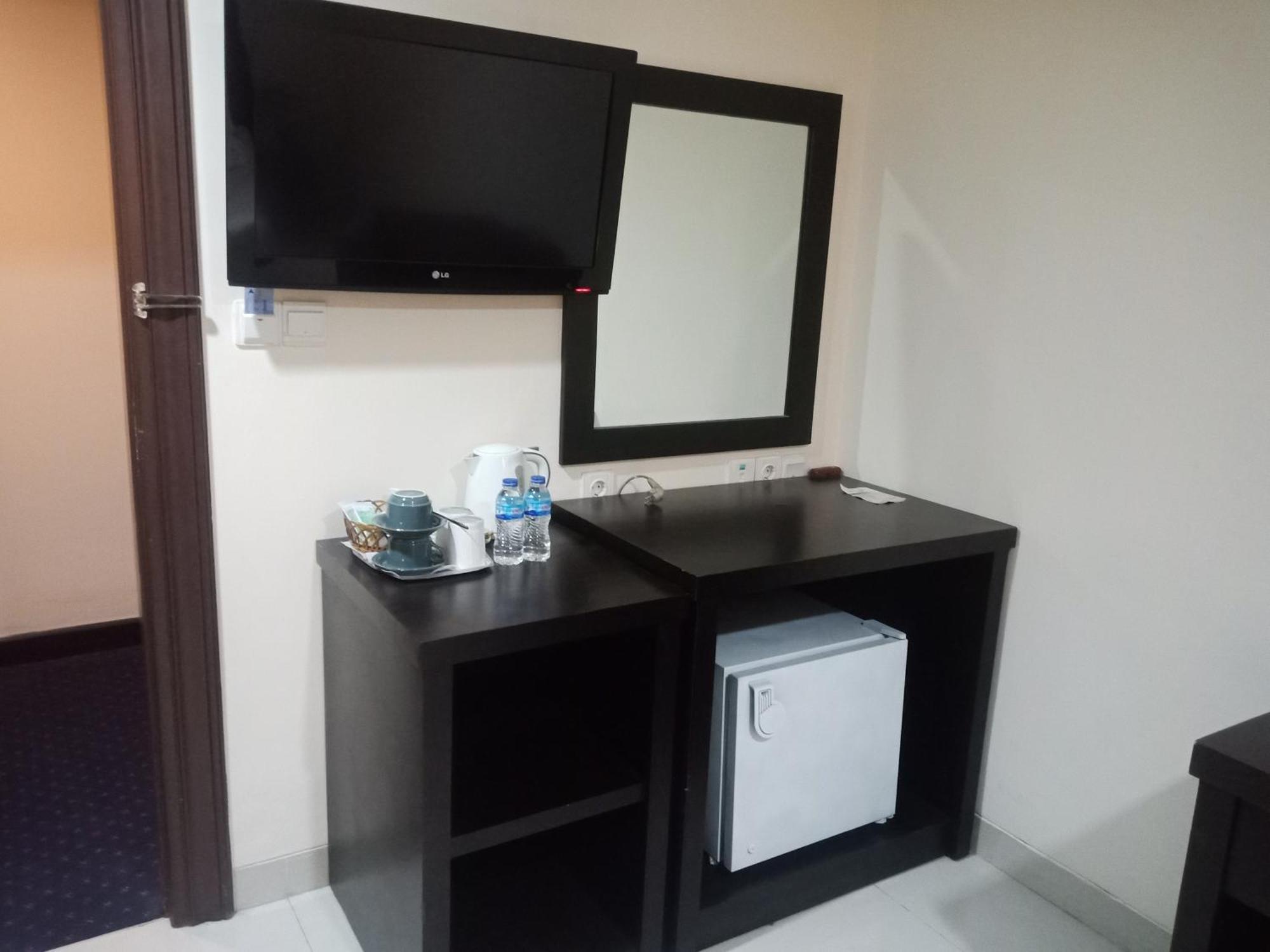 Manise Hotel Ambon Exterior photo