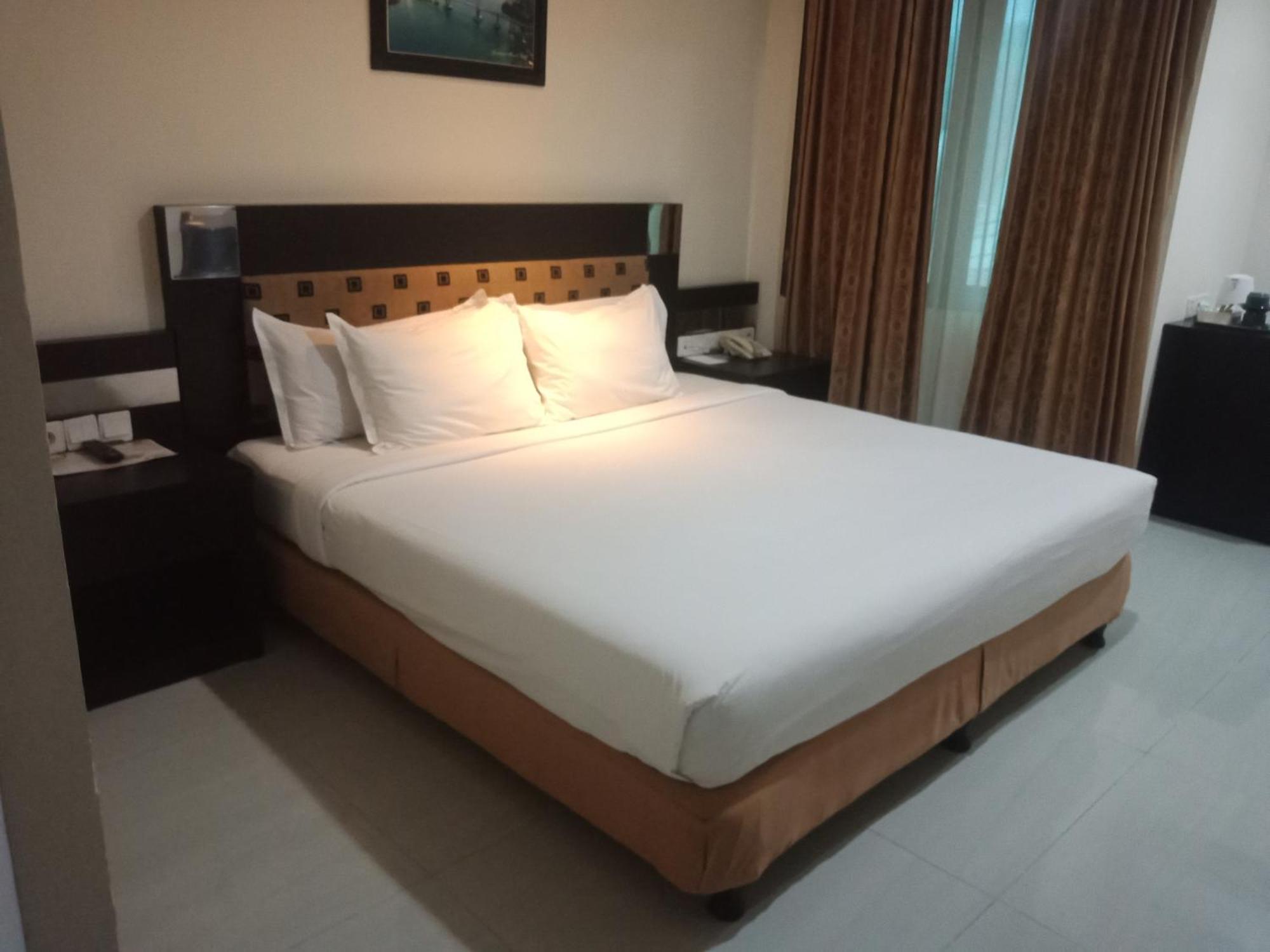 Manise Hotel Ambon Exterior photo