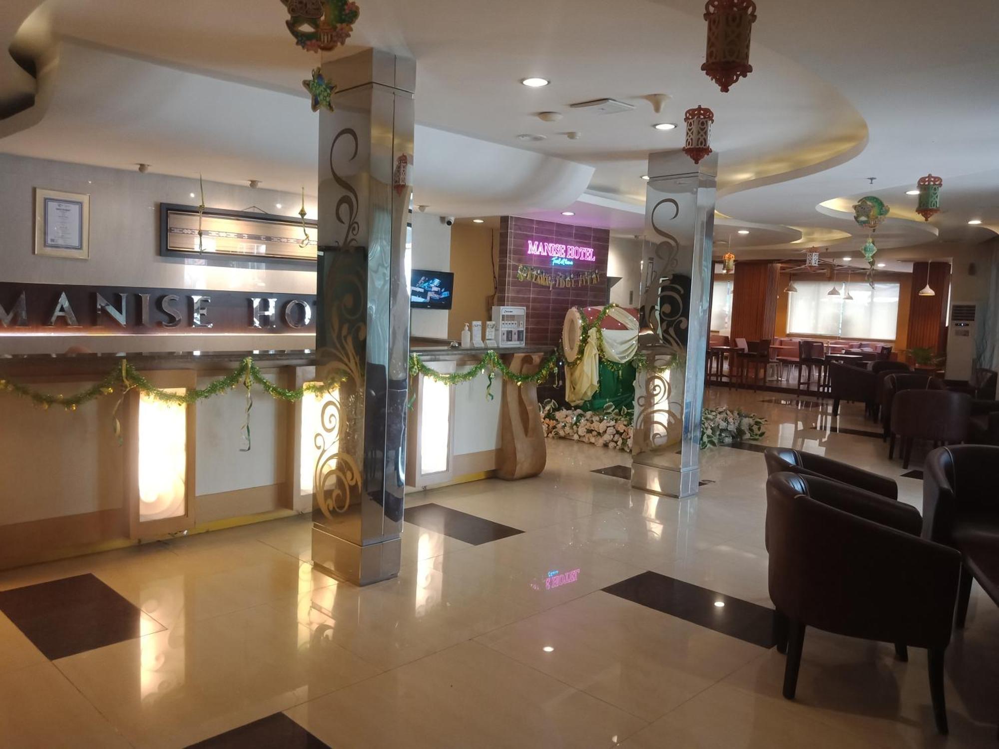 Manise Hotel Ambon Exterior photo
