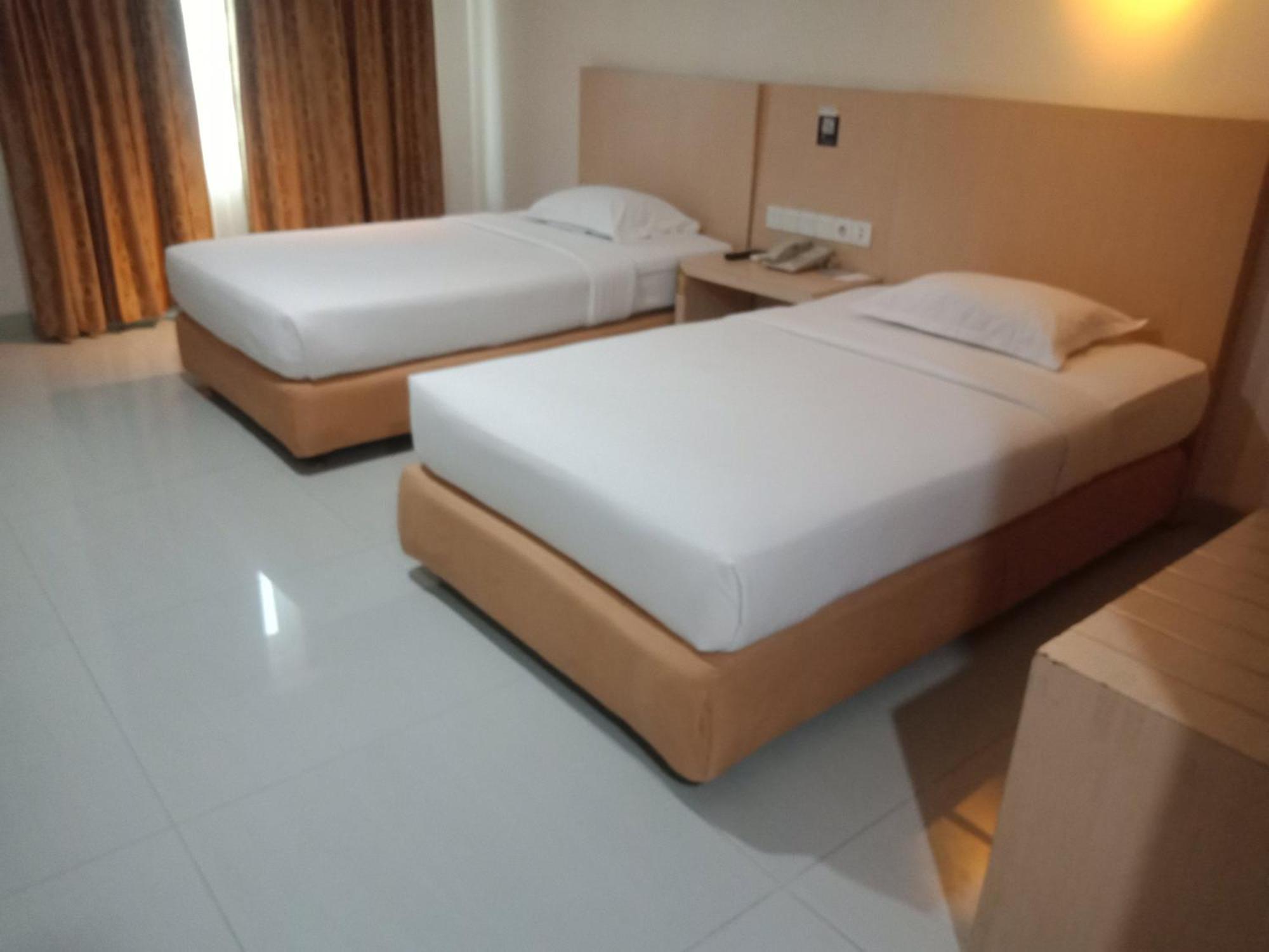 Manise Hotel Ambon Exterior photo