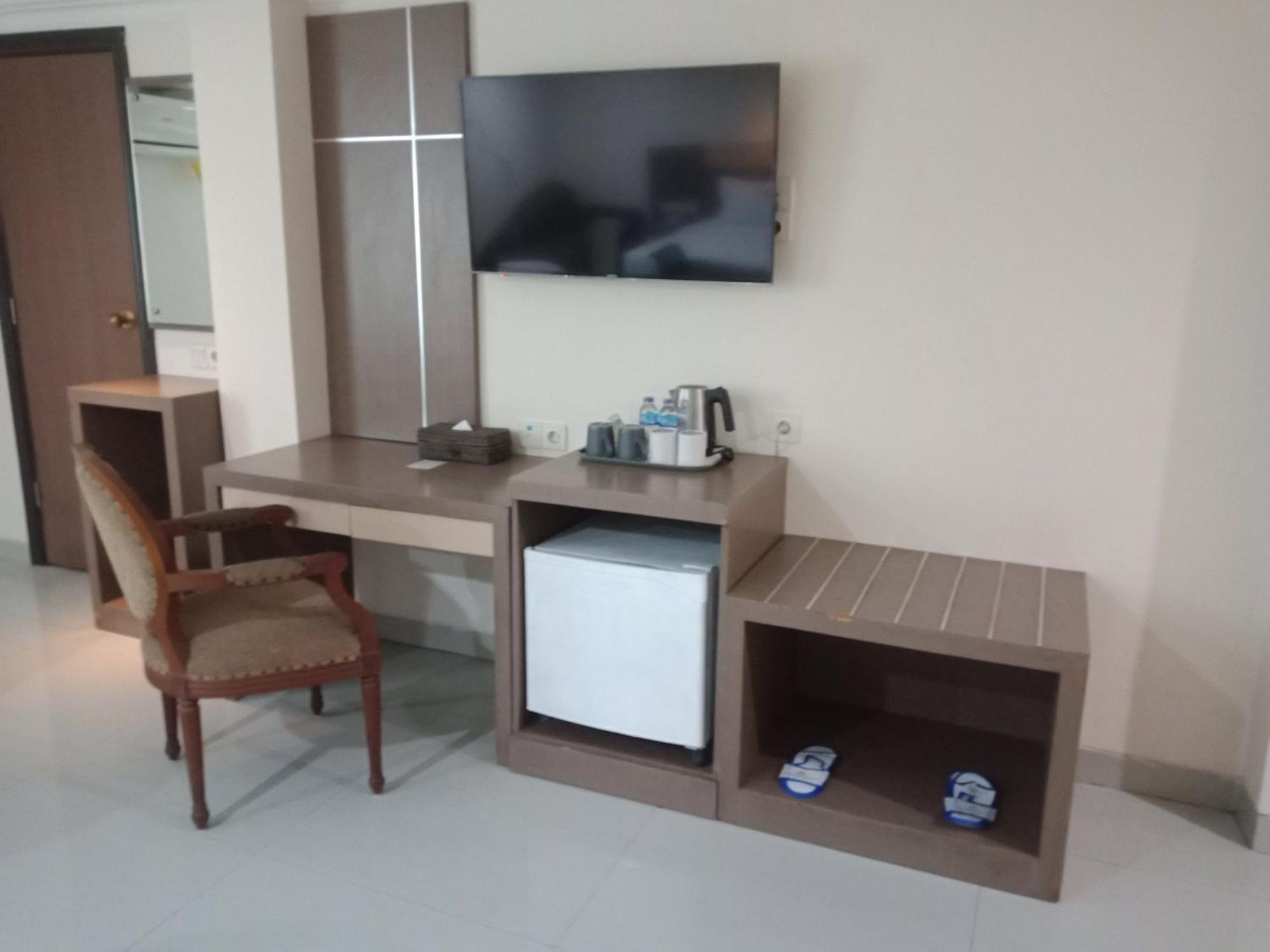 Manise Hotel Ambon Exterior photo