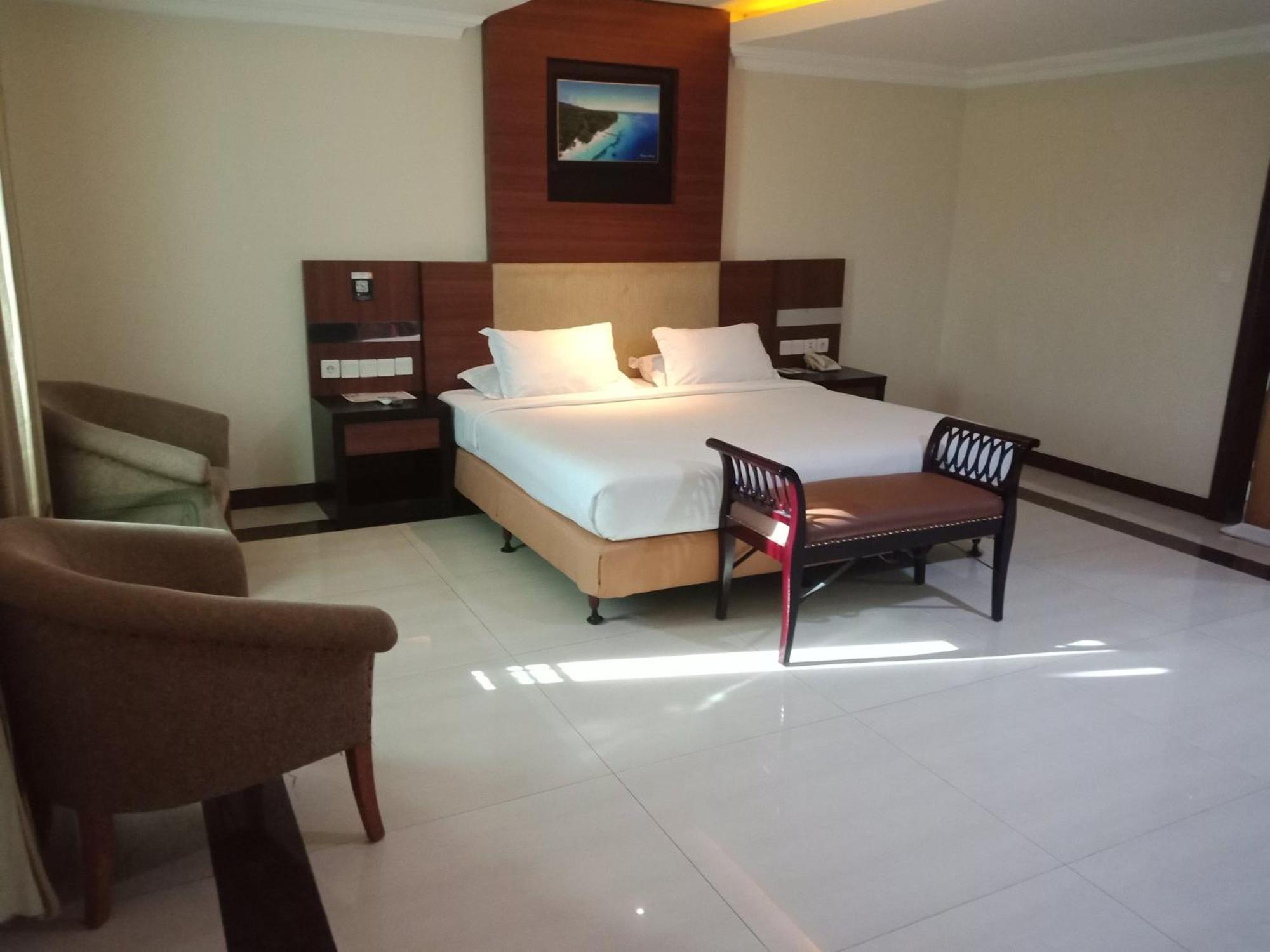 Manise Hotel Ambon Exterior photo