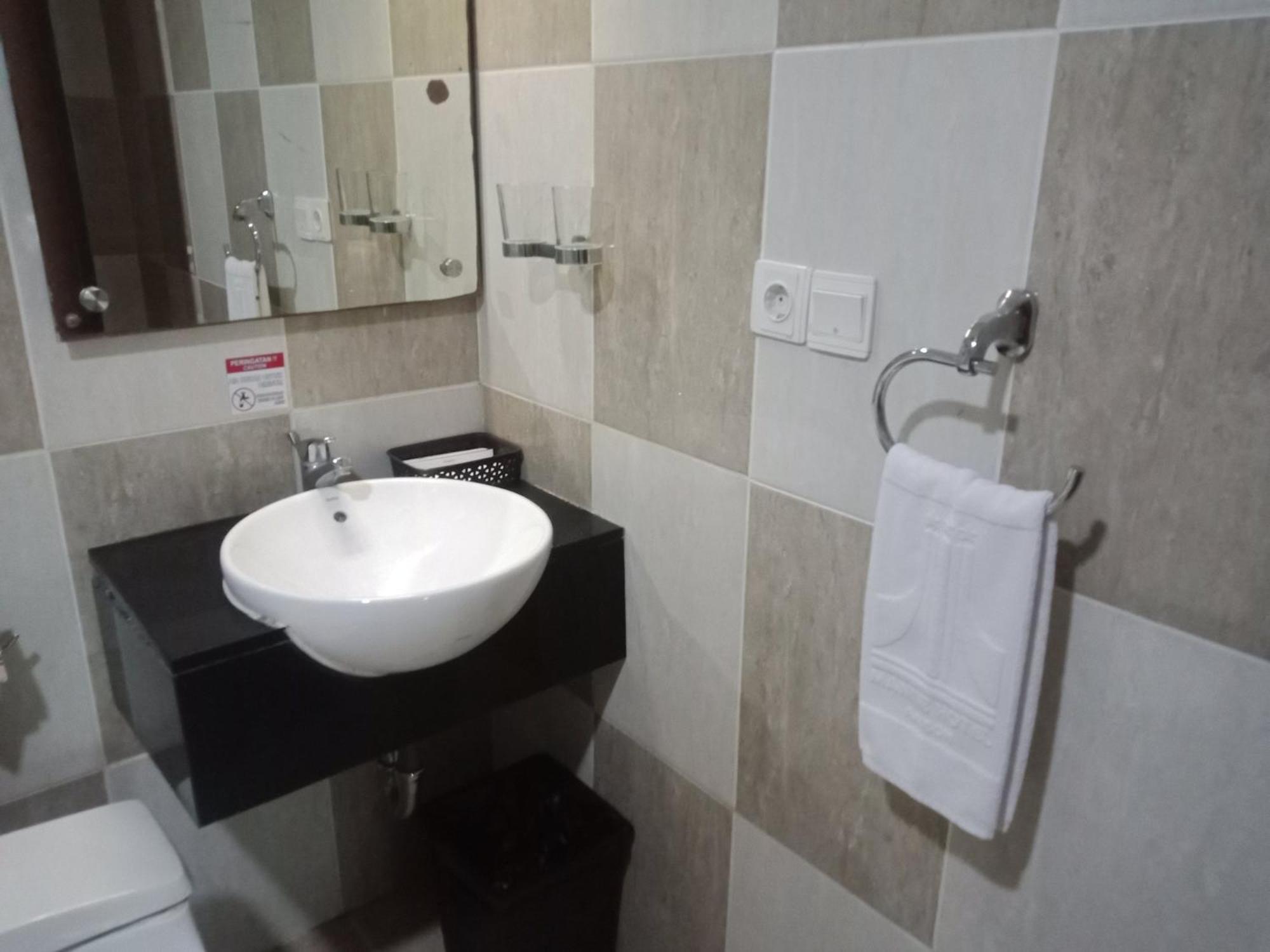 Manise Hotel Ambon Exterior photo