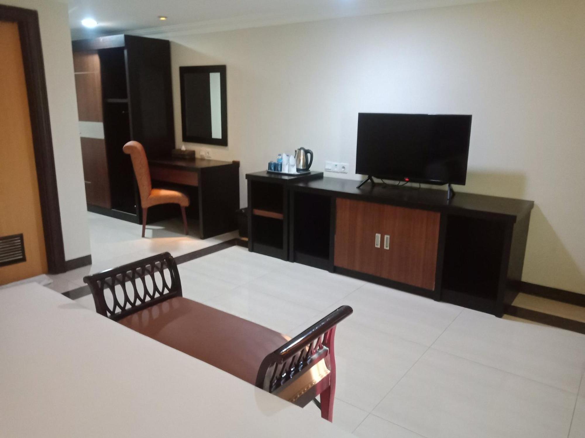 Manise Hotel Ambon Exterior photo