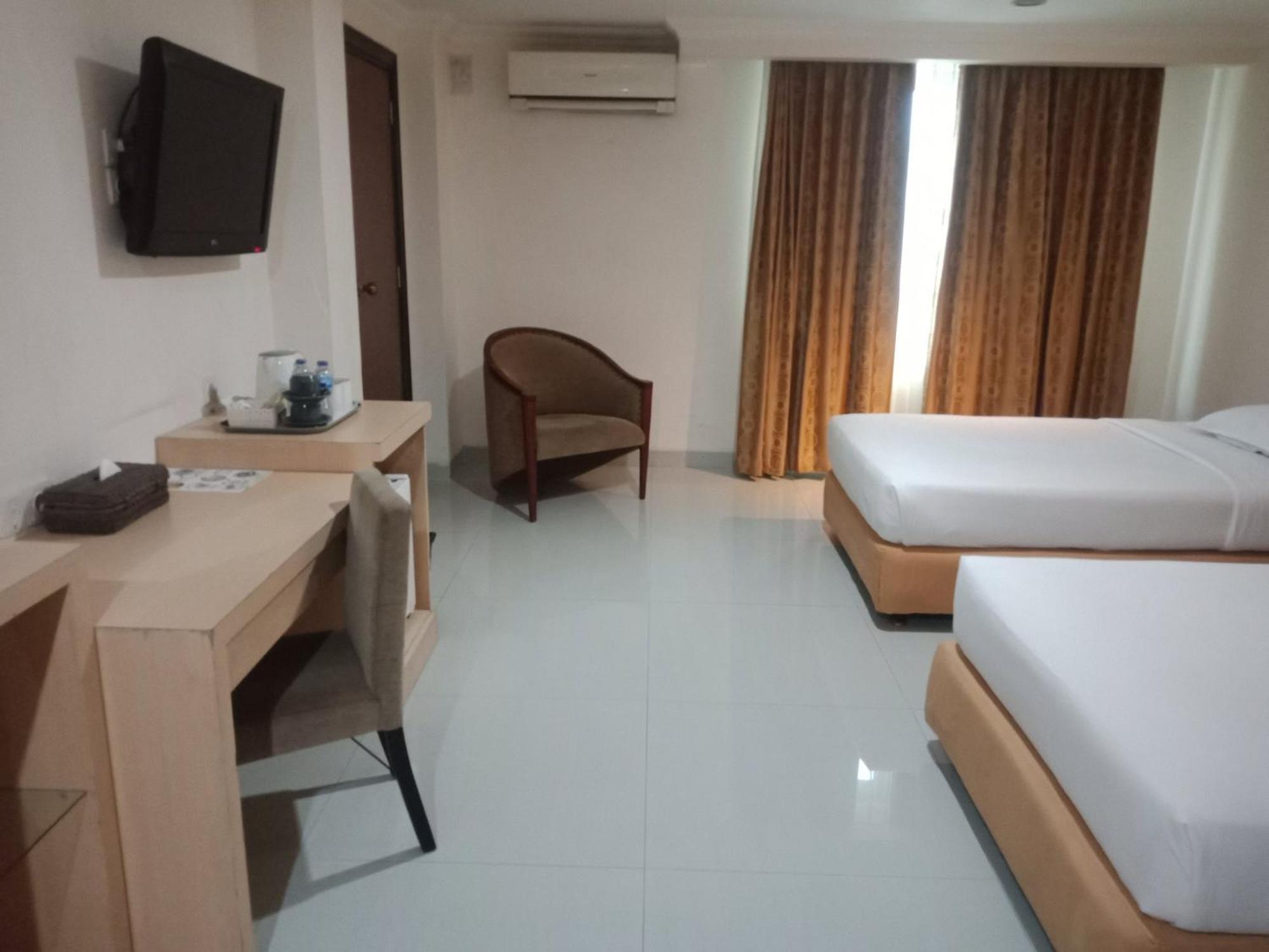 Manise Hotel Ambon Exterior photo