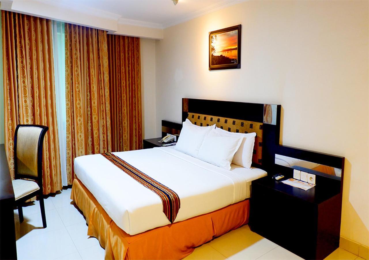 Manise Hotel Ambon Exterior photo