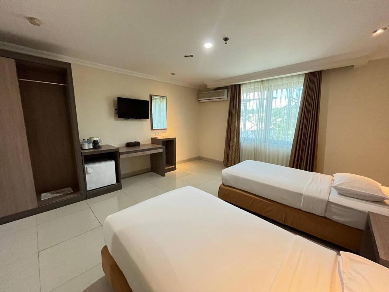 Manise Hotel Ambon Exterior photo