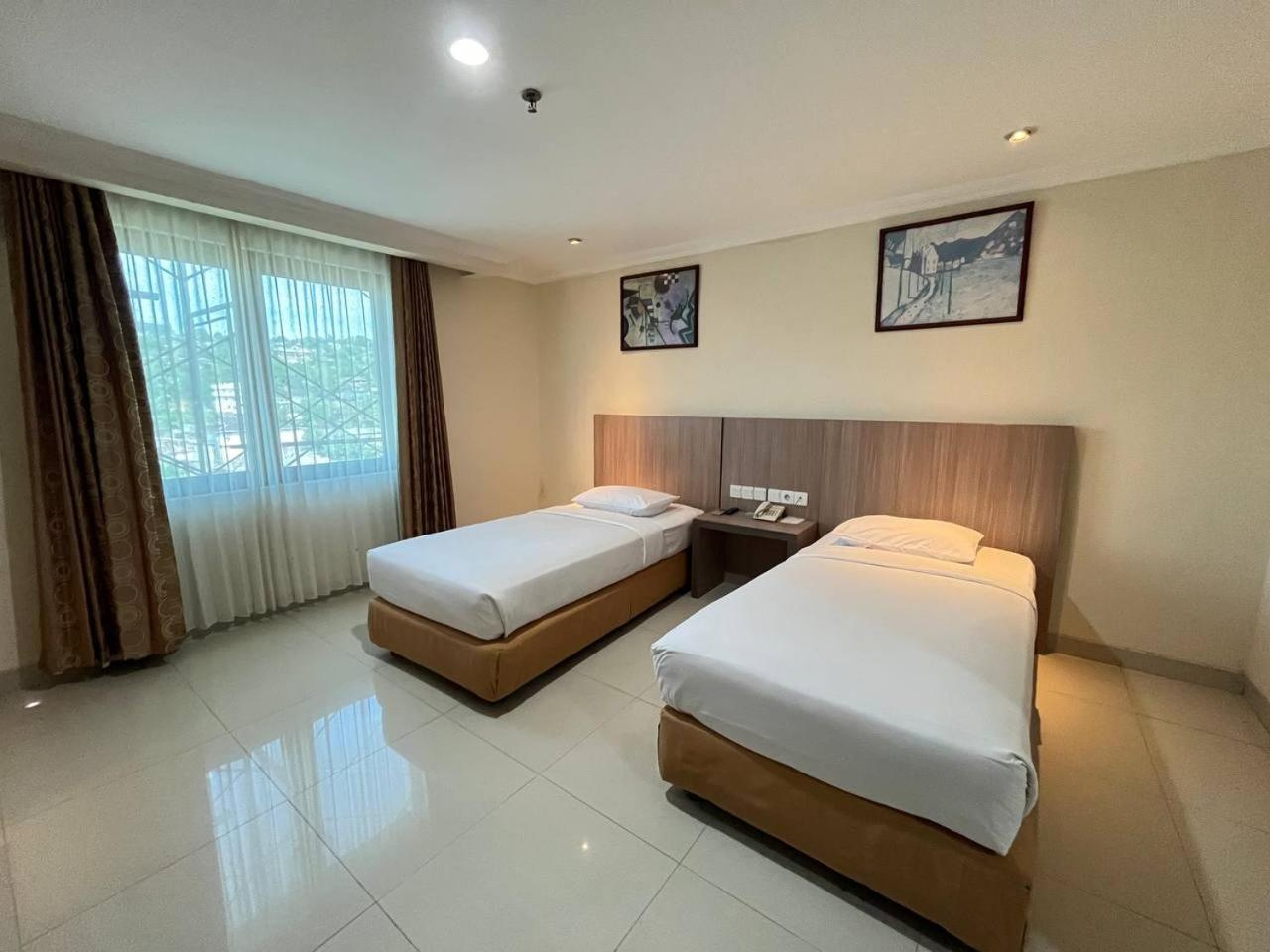 Manise Hotel Ambon Exterior photo
