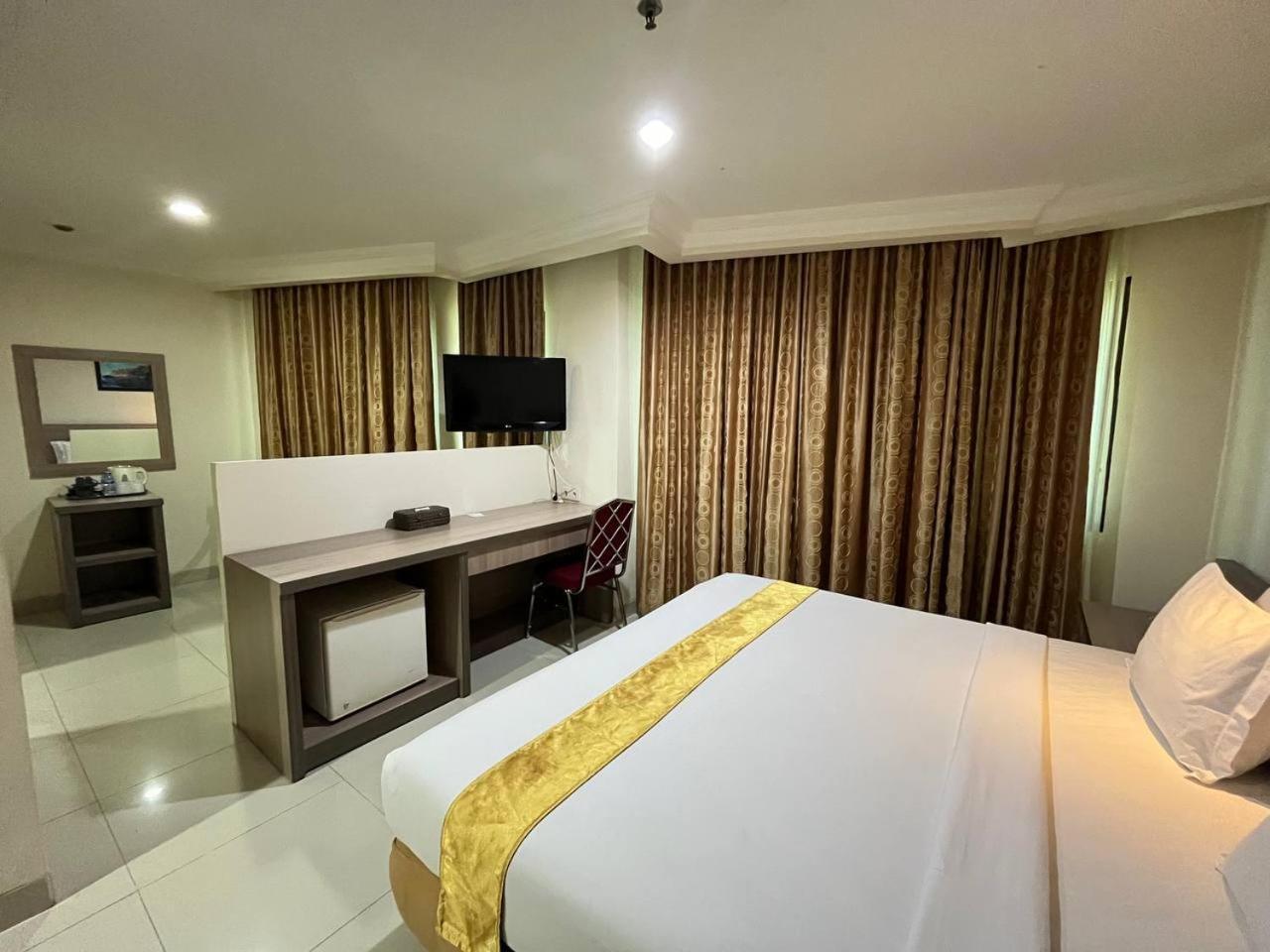 Manise Hotel Ambon Exterior photo