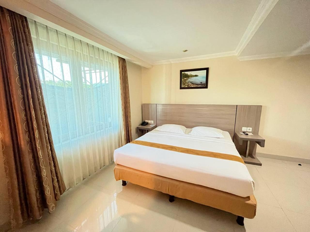 Manise Hotel Ambon Exterior photo