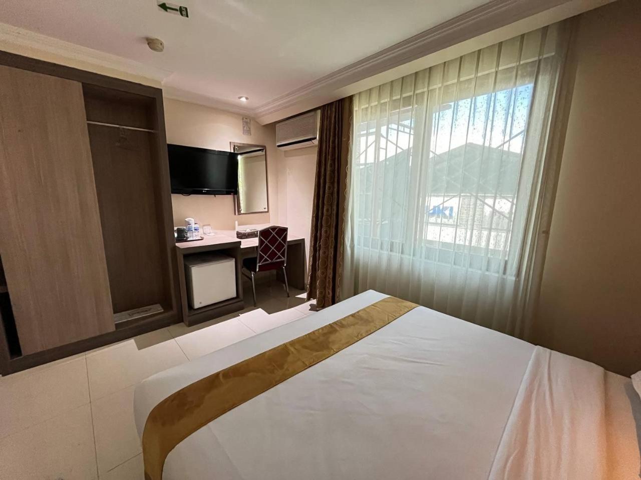 Manise Hotel Ambon Exterior photo