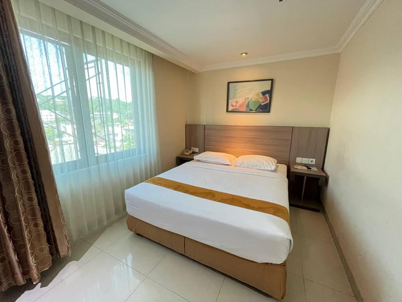 Manise Hotel Ambon Exterior photo