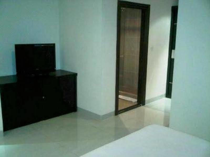 Manise Hotel Ambon Exterior photo